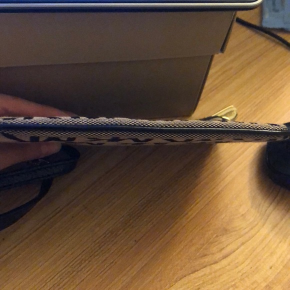 Michael Kors Wristlet Authentic - Picture 7 of 8